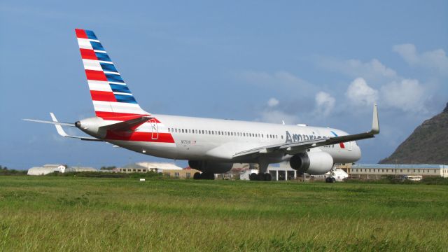 Boeing 757-200 (N175AN) - tlpl