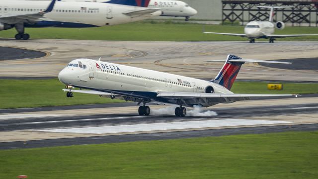 McDonnell Douglas MD-88 (N903DE) - Arriving 8Lbr /6/17/17