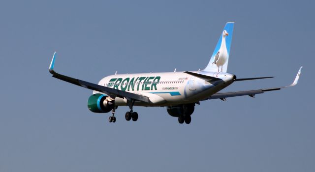 Airbus A320neo (N350FR) - On final is this 2019 Frontier Airlines Airbus A320-251N while "Miracle" the Seagull stands tall on the tail in the Autumn of 2020.