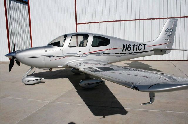 Cirrus SR-22 (N611CT)