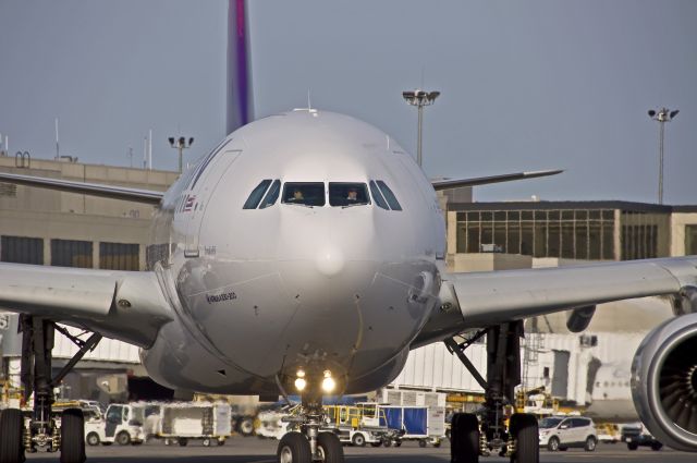 Airbus A330-200 (N382HA)