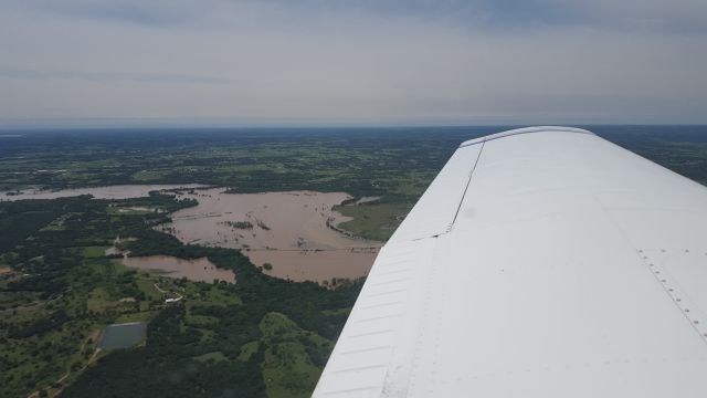 Piper Cherokee (N2833D) - Flood waters of north Tx, after receiving 200% of their monthly precipitation in a week. I ask my flight instructor what lake that was, cause its not on the sectional!