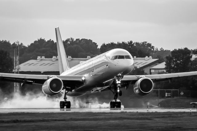 Boeing 757-200 (02-4452)