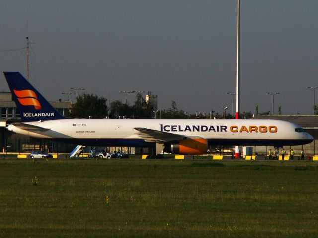 Boeing 757-200 (TF-FIE)