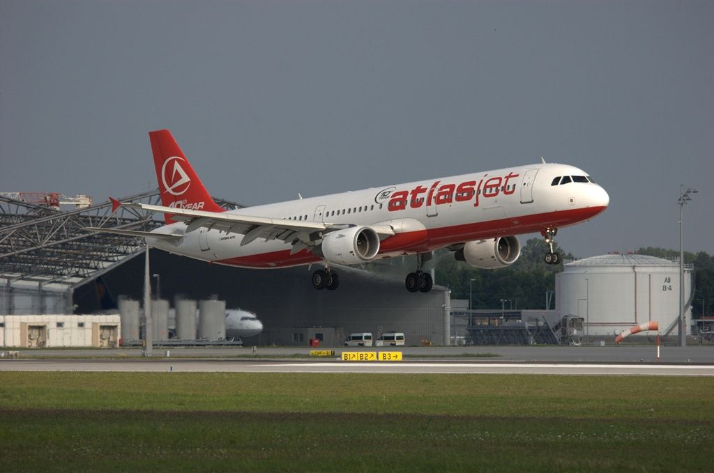 Airbus A321 (TC-ETM)