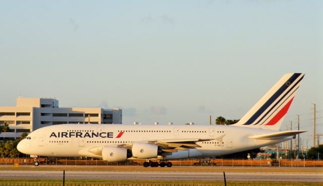 Airbus A380-800 (F-HPJJ) - The Vast Size of the "Gentle Giant!"