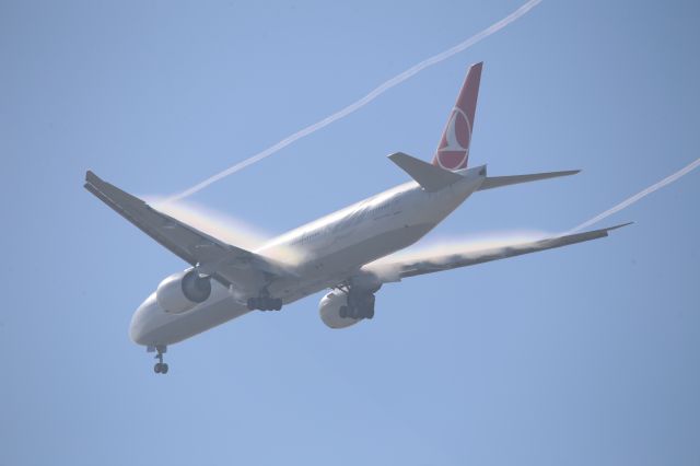 BOEING 777-300ER (TC-LJF)