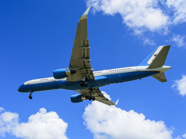 98-0002 — - Boeing C-32A (98-0002) in the pattern at Niagara Falls Air Reserve Station. The C-32A is a modified version of the Boeing 757 used for VIP transport of government officials. This aircraft is primarily used by the Vice President, First Lady, Secretary of State, and occasionally by members of the US Cabinet and Congress.br /br /Aircraft: Boeing C-32Abr /Registration: 98-0002br /Unit: 1st Airlift Squadronbr /Home Base: Andrews Air Force Base, Marylandbr /Location: Niagara Falls Air Reserve Station, NY