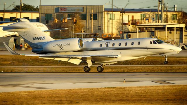 Cessna Citation X (N886EP) - 22 arrival.