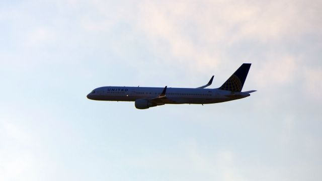 Boeing 757-200 (N510UA)