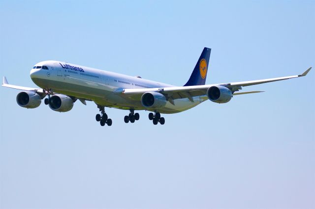 Airbus A340-600 (D-AIHC)