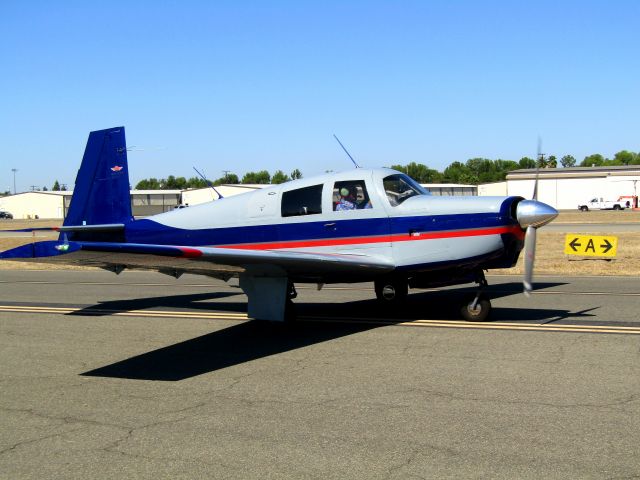 Mooney M-20 (N111MJ) - Taxiing to RWY 24