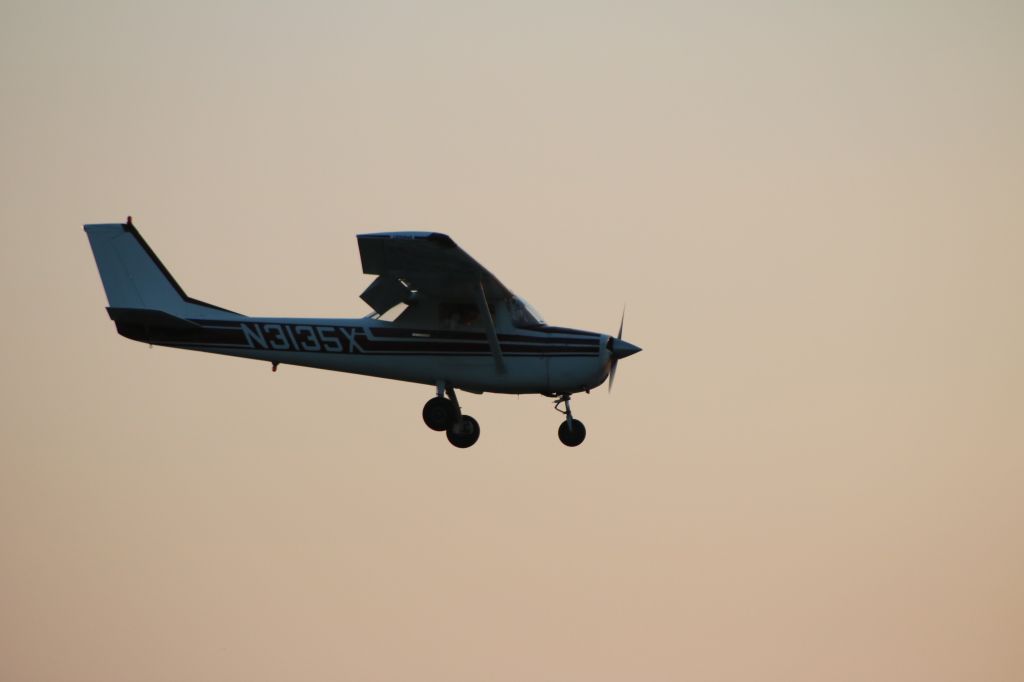 Cessna Commuter (N3135X) - N3135X landing RW 35 @ KSEG on a summer night.