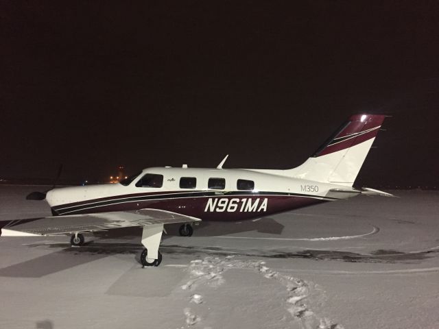 Piper Malibu Mirage (N961MA) - Snowy landing and taxi to Active Aero.