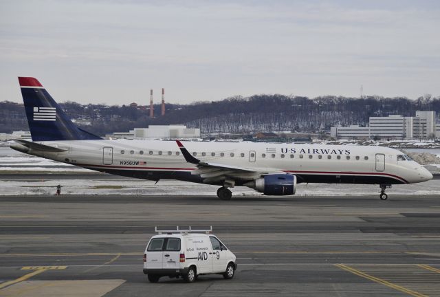 Embraer ERJ-190 (N956UW) - Seen at KDCA on 2/21/2010
