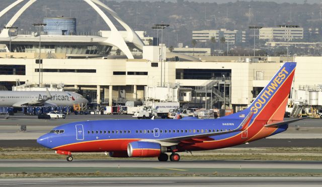 Boeing 737-700 (N481WN) - Arrived at LAX on 25L