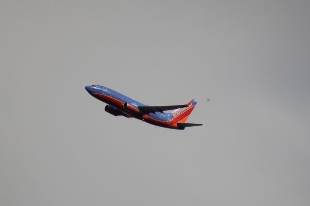 Boeing 737-700 (N750SA) - 011614on take-off from Omaha