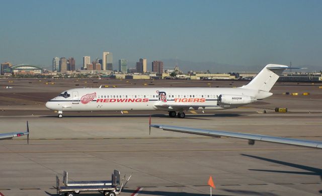 McDonnell Douglas DC-9-50 (N682RW) - Detroit Redwings/Tigers' DC-9-51 N682RW at PHX on April 21, 2011.