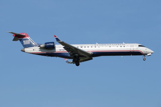 Canadair Regional Jet CRJ-700 (N712PS)