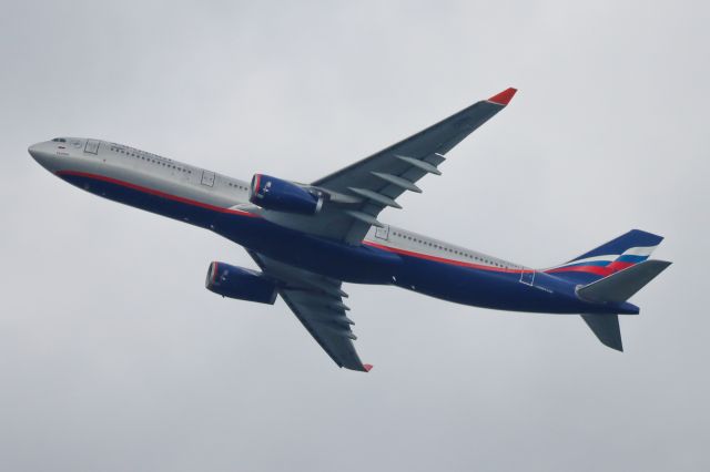 Airbus A330-300 (RA-73701)