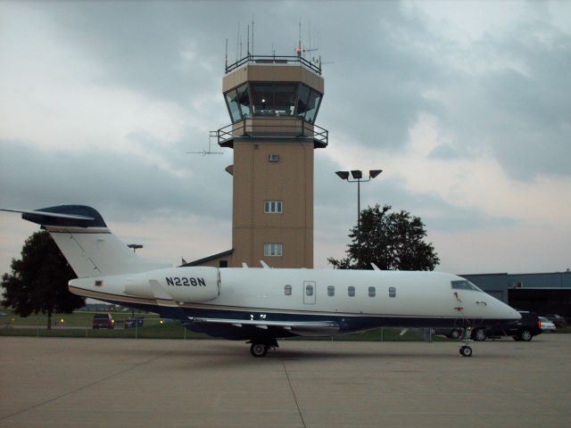 Bombardier Challenger 300 (N228N)