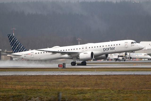 EMBRAER ERJ-190-400 (C-GKQO)