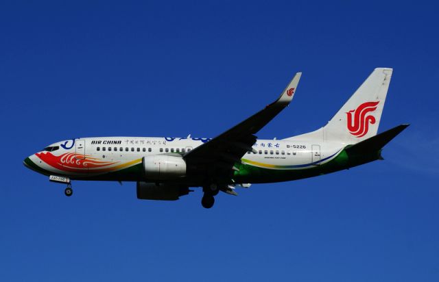 Boeing 737-700 (B-5226)