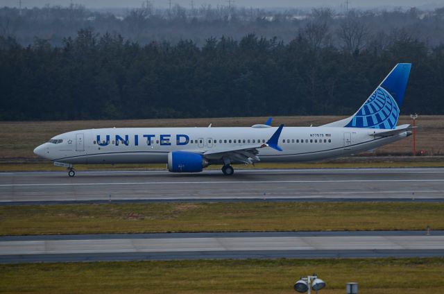 Boeing 737-900 (N77575)