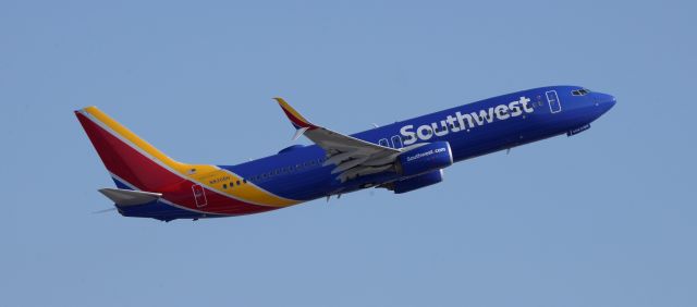 Boeing 737-700 (N8306H) - Phoenix Sky Harbor International Airport departure rwy 09 09SEP19