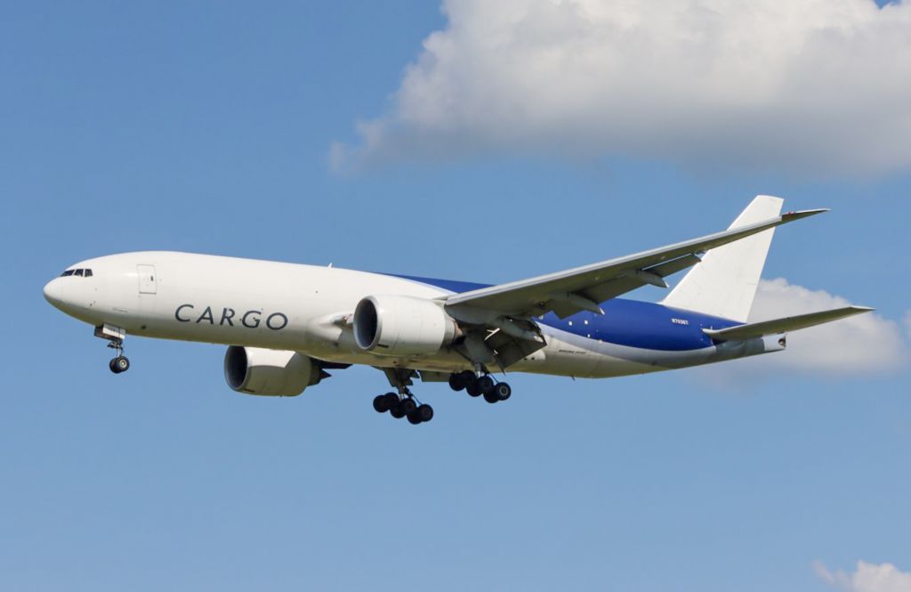 Boeing 777-200 (N703GT) - runway 36 right  arrival