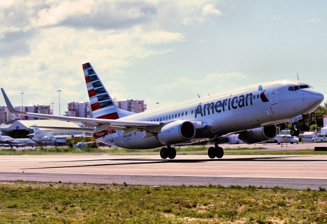 Boeing 737-800 (N965AN)