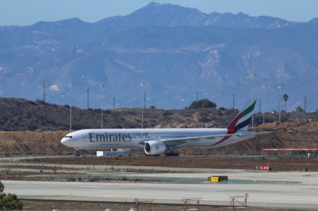 BOEING 777-300ER (A6-EGF)