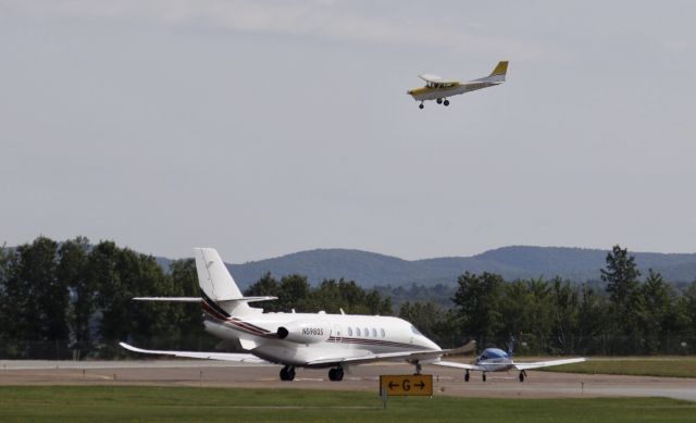 Cessna Skyhawk (N9698V)