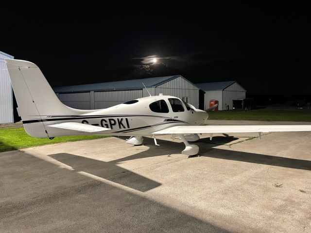 Cirrus SR-20 (C-GPKI) - Just delivered to Canada 