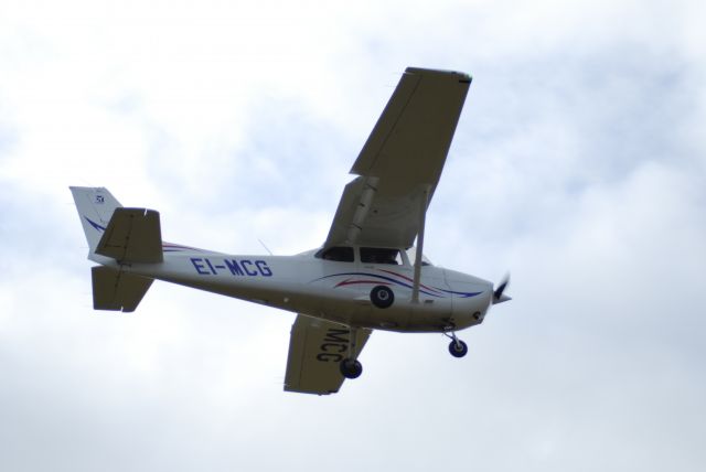 Cessna Skyhawk (EI-MCG)