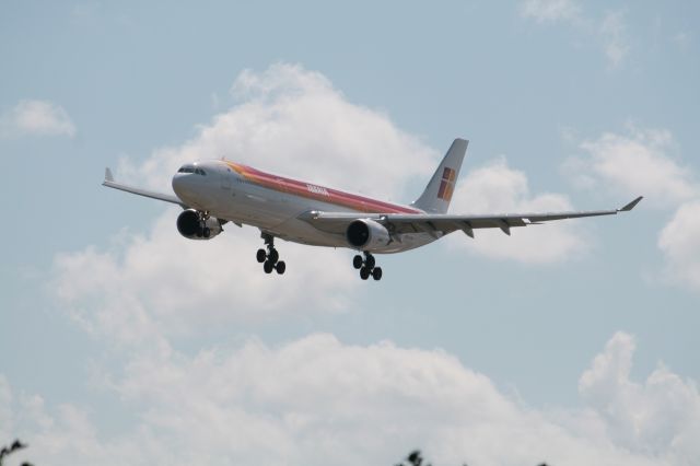 Airbus A330-300 (EC-LUK)