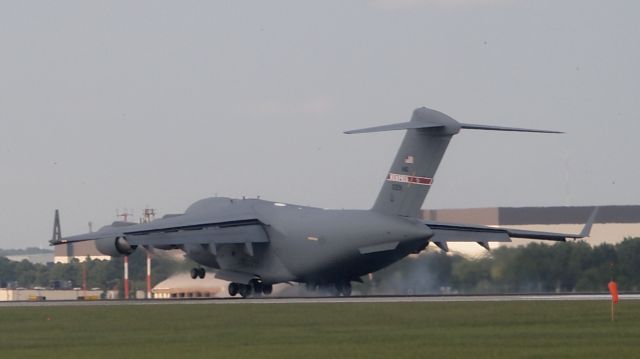 Boeing Globemaster III (02-3291) - Touchdown on C36.  Tennessee Air National Guard.