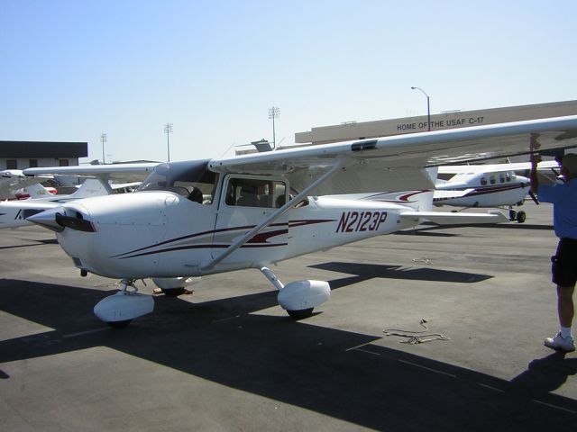 Cessna Skyhawk (N2123P) - Preflight time