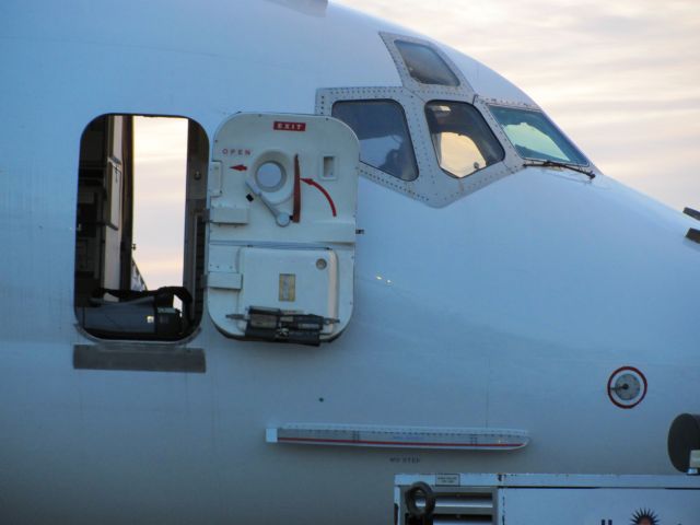 McDonnell Douglas MD-83 —