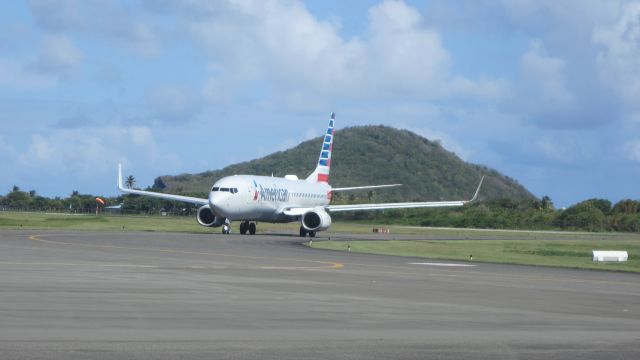 Boeing 737-800 (N905AN)