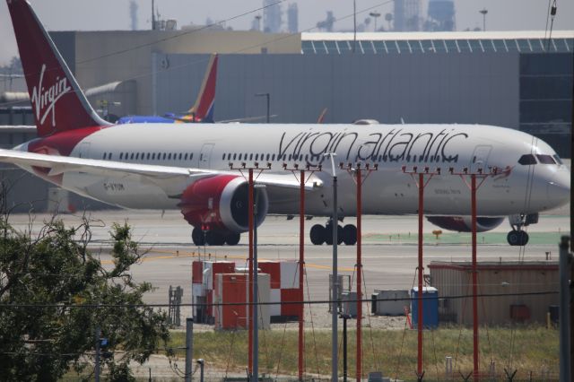 Boeing 787-9 Dreamliner (G-VYUM)