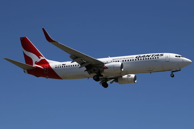 Boeing 737-800 (VH-ZQG) - QF135 from BNEbr /on 1 January 2017