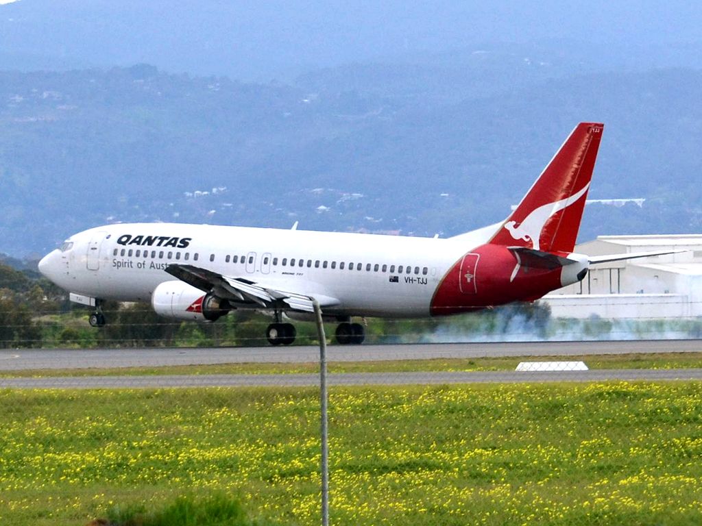 BOEING 737-400 (VH-TJJ) - A hot landing on runway 05. Thursday 12th July 2012.