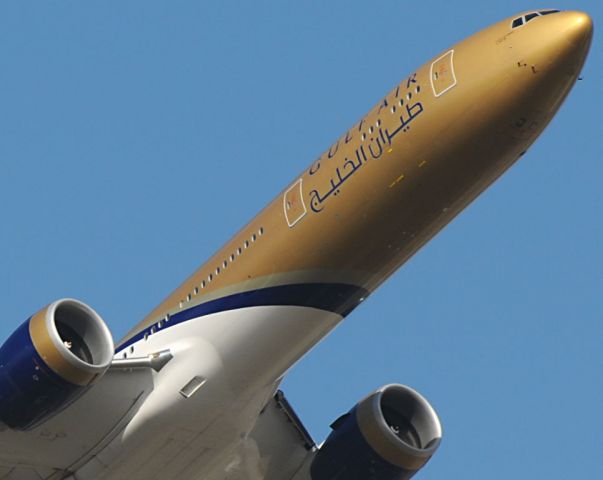 Airbus A340-300 (VT-JEN) - Gulf Gold.  Gulf Air B777ER lifts off from Heathrow