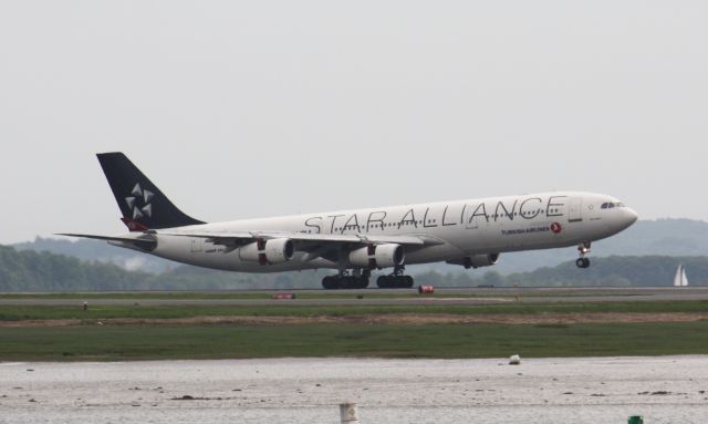 Airbus A340-300 (TC-JDL)