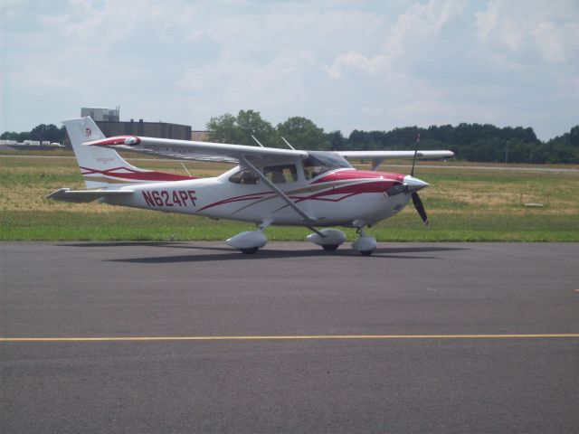 Cessna Skylane (N624PF) - Cessna 182T Skylane at Queen City Airport