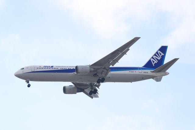 BOEING 767-300 (JA617A) - March 4th 2020:HND-HKD.