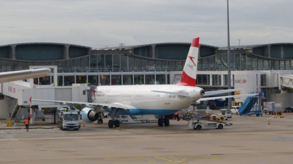 Airbus A321 (OE-LBF) - Delivered to Austrian Airlines in 2001