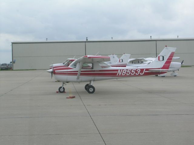 Cessna Skyhawk (N8553J) - UNO "Flying Mavs" have two C172s at the Council Bluffs airport