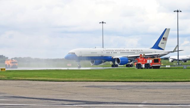 N80002 — - usaf pilots last flight to shannon ireland before retirement